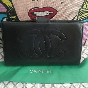 Authentic Chanel caviar leather wallet